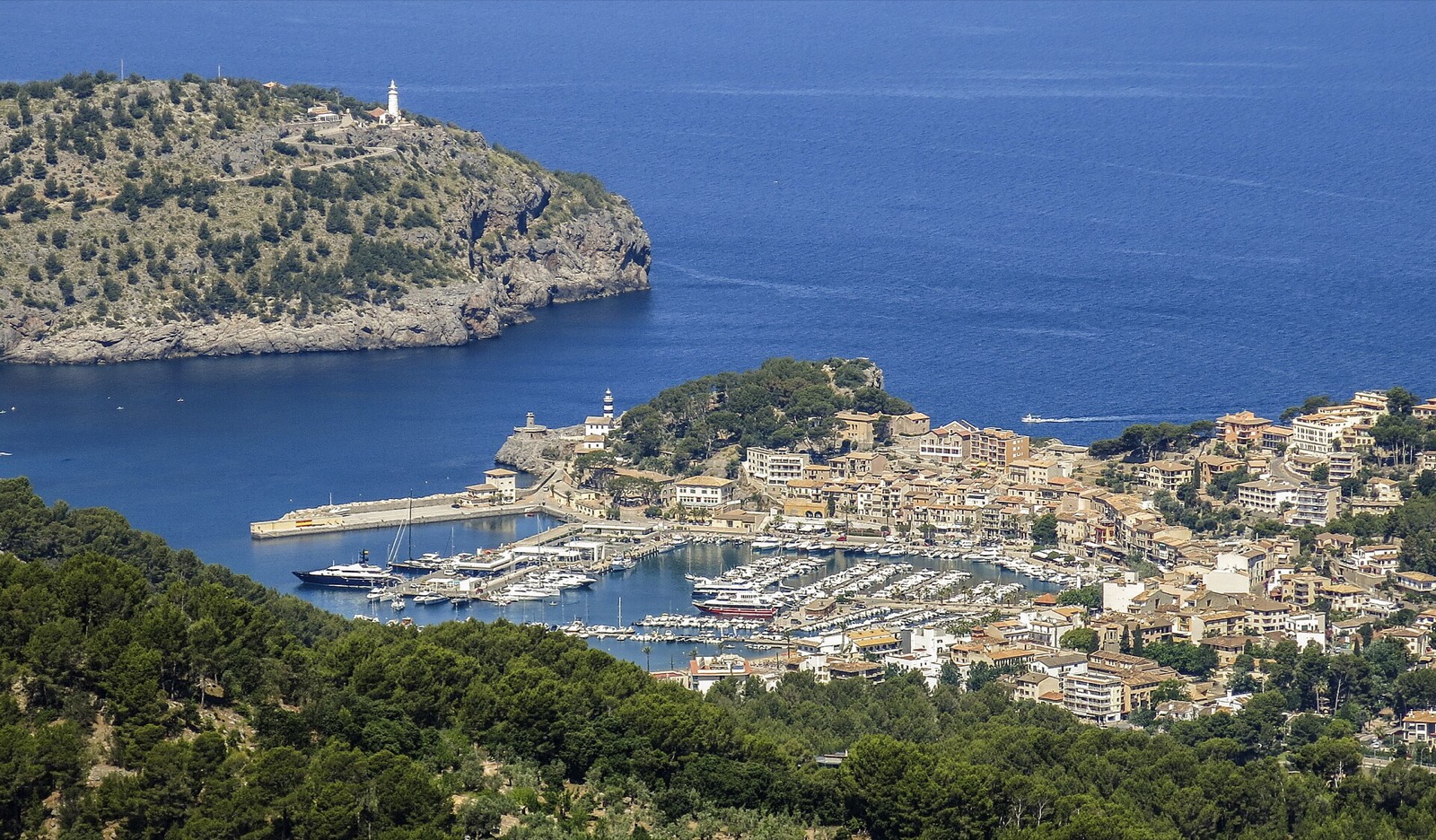 Port de Sóller: the harbour, the town and the lighthouse headland seen from the hills